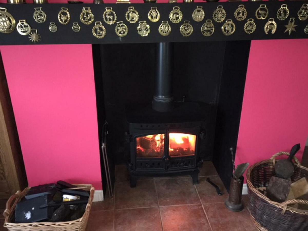 Tornaroan Cottage Ballycastle Eksteriør billede
